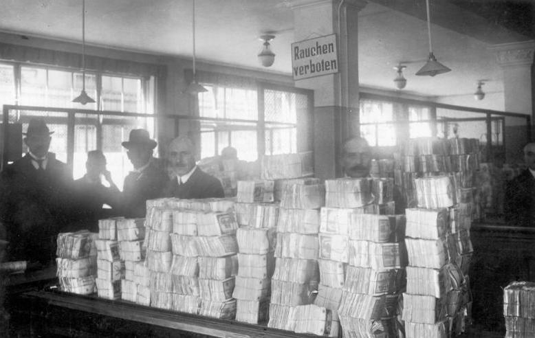 In der Geldauflieferungsstelle der Reichsbank in Berlin, Bundesarchiv, Bild 183-R1215-506 / CC-BY-SA 3.0